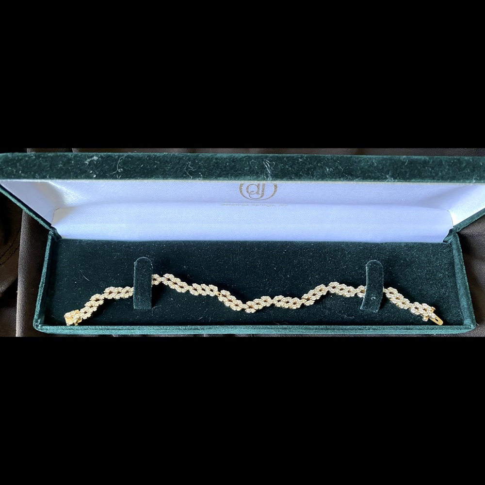 6 carat diamond bracelet. Jewelers description